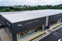 Jaguar & Land Rover Service Centre Brunei - <a href="https://www.lysaghtasean.com/my/en/products-and-solutions/roofing-and-walling/concealed-fix/lysaght-klip-lok-406/">Lysaght Klip-Lok 406</a> & <a href="https://www.lysaghtasean.com/my/en/products-and-solutions/roofing-and-walling/pierce-fix/lysaght-trimdek/">Trimdek</a>
