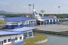 Marine Base Kuching | Profile - <a href="https://www.lysaghtasean.com/my/en/products-and-solutions/roofing-and-walling/concealed-fix/lysaght-360-seam/">360 Seam</a> & <a href="https://www.lysaghtasean.com/my/en/products-and-solutions/roofing-and-walling/pierce-fix/lysaght-trimdek/">Trimdek</a>