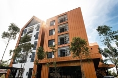 Toorak Park Apartment @ Kuching | Profile -<a href="https://www.lysaghtasean.com/my/en/products-and-solutions/roofing-and-walling/concealed-fix/lysaght-360-seam/">360 Seam</a> &  <a href="https://www.lysaghtasean.com/my/en/products-and-solutions/roofing-and-walling/concealed-fix/lysaght-klip-lok-optima/">Klip-Lok Optima</a> & <a href="https://www.lysaghtasean.com/my/en/products-and-solutions/roofing-and-walling/concealed-fix/lysaght-x-verge/">X-Verge</a>